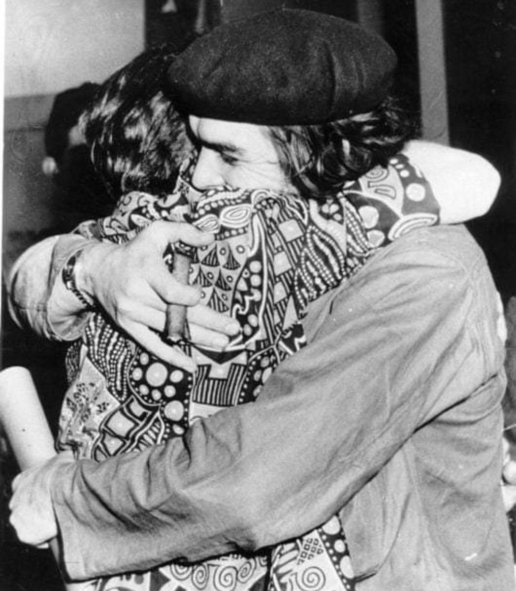 Vieja: "Para toda obra grande se necesita pasión y para la Revolución se necesita pasión y audacia en grandes dosis.." 

(Cartas a su madre, 1956) #SiempreElChe ❤️