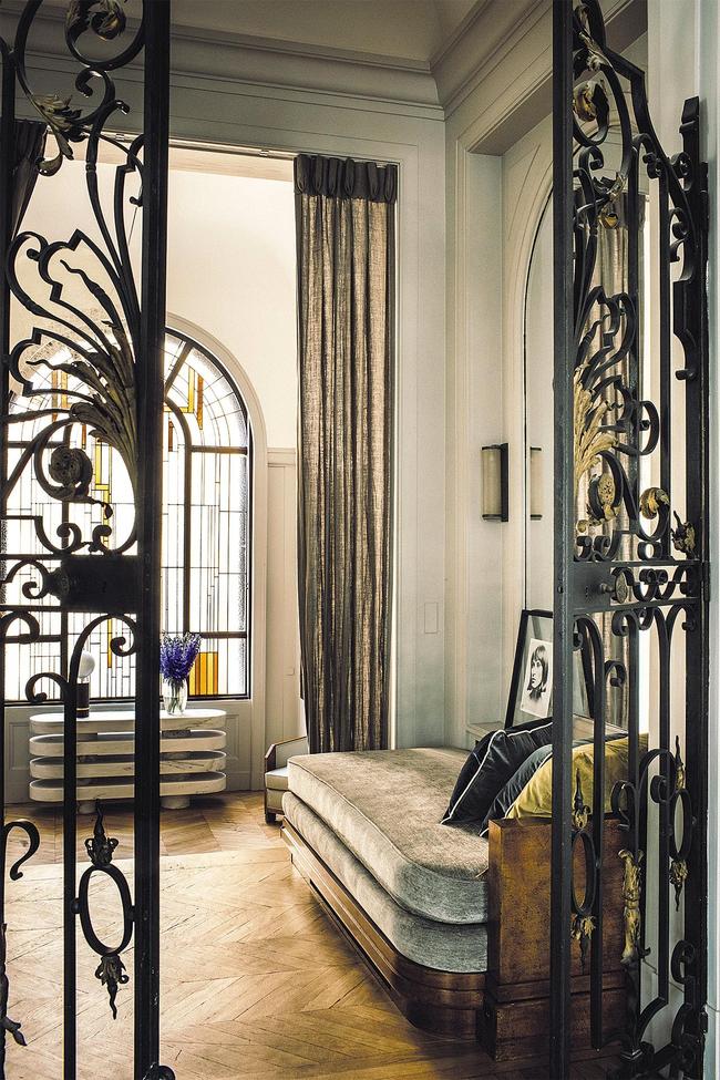 2NMPConcept's tweet photo. Paris is one of the most fashionable places on earth. When it comes to both clothes and interiors #ultrachic #glimpse #Parisianhouse #Frenchapartments #stunning #heritagedetailing #mastersofdesign #antiquefurniture #classic #neutralcolours #airyspaces
https://t.co/OYF88Ovi3v https://t.co/XX0c4XiLyF