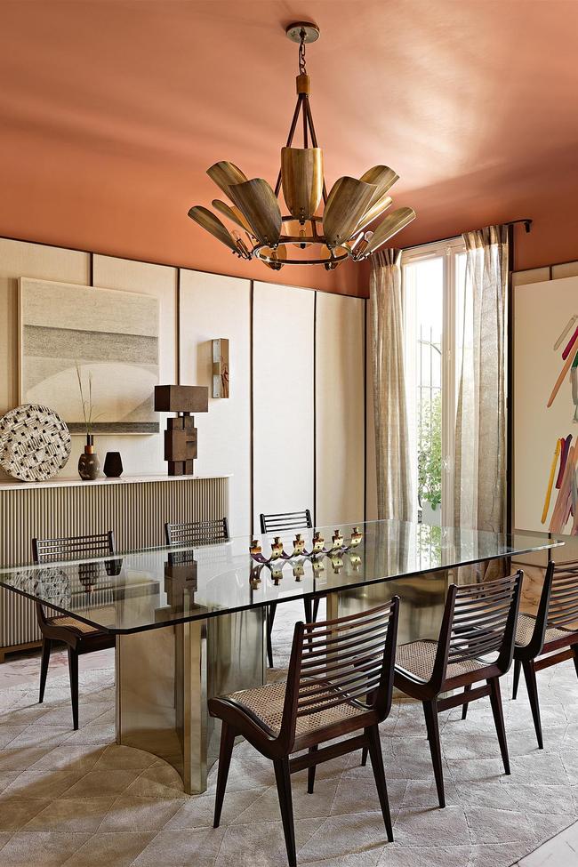 2NMPConcept's tweet photo. Paris is one of the most fashionable places on earth. When it comes to both clothes and interiors #ultrachic #glimpse #Parisianhouse #Frenchapartments #stunning #heritagedetailing #mastersofdesign #antiquefurniture #classic #neutralcolours #airyspaces
https://t.co/OYF88Ovi3v https://t.co/XX0c4XiLyF