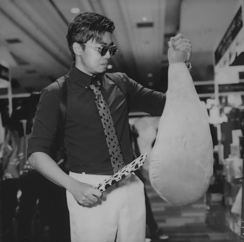 iridescentuary's tweet photo. A rare photo of Simoun (a.k.a Crisostomo Ibarra) preparing the lamp as a wedding gift for Juanito Pelaez and Paulita Gomez that contains explosive materials.
#RP612fic https://t.co/7Kqyvp2Grh