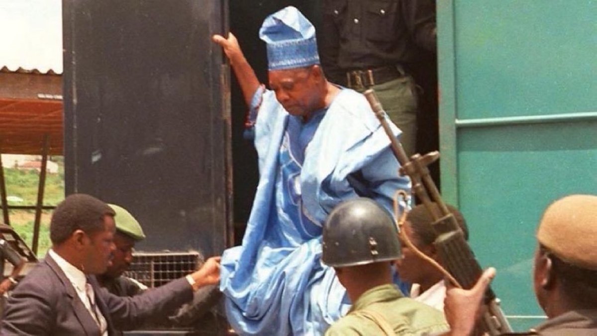 NigeriaStories's tweet photo. The Story Of June 12 and why it is now Democracy Day in Nigeria 🇳🇬 

All you need to know 

Repost To Educate Someone https://t.co/iPJ3YYZuGT