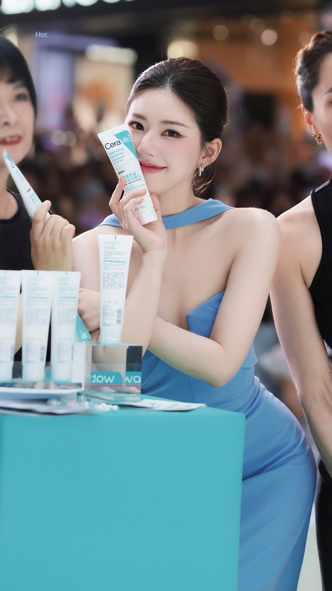 Her_zhaolusi's tweet photo. 240526 Cerave

her. about #赵露思 #Zhaolusi #조로사 https://t.co/3H33olLQlr
