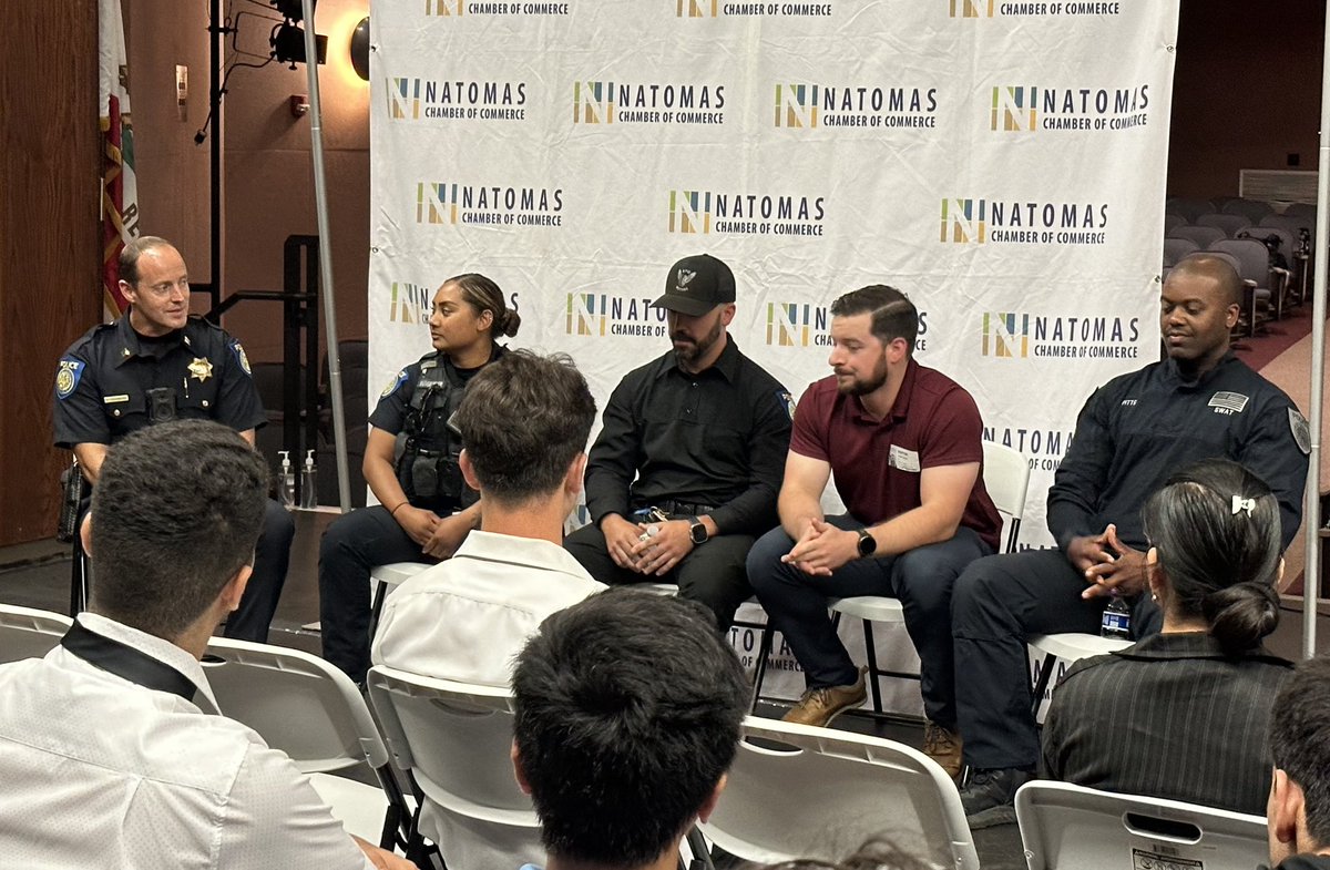 SPDNorthCommand's tweet photo. It was an honor to partner with @NatomasChamber for the Youth Workforce Program. We helped teach the students how to tie a tie, then discussed various police officer positions within Sac PD, such as a Training Officer, Motor Officer, Detective and SWAT Officer. #SacPD @SacPolice https://t.co/dPsCRFD4nD