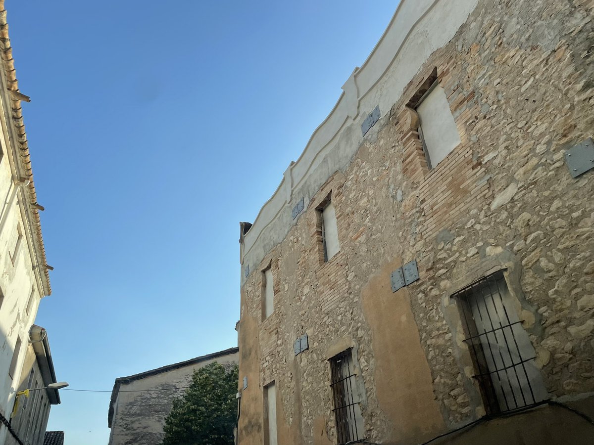 eduardboada's tweet photo. És una bona notícia passar per l’#Argilaga i veure que Ca Domingo, que va arribar a funcionar com a escola i cafè, ha deixat de ser #patrimonienperill.
#Secuita https://t.co/lYlfr7Kr42