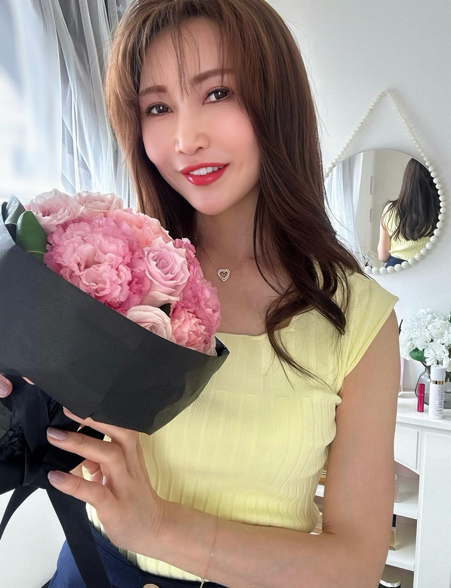 Life is short, smell the roses 🌹