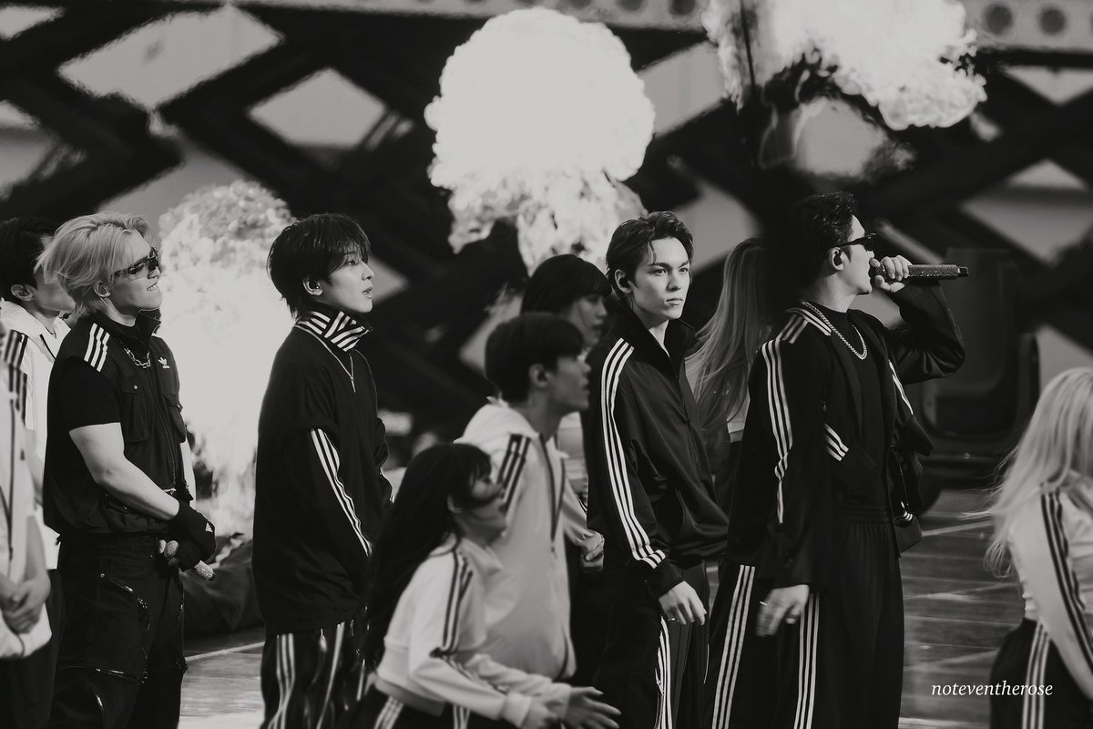noteventherose's tweet photo. 20240428

FOLLOW AGAIN TO SEOUL 

I got the fire.
#seventeen #seventeenhippopteam 
#세븐틴 https://t.co/UQU1yLNkkl