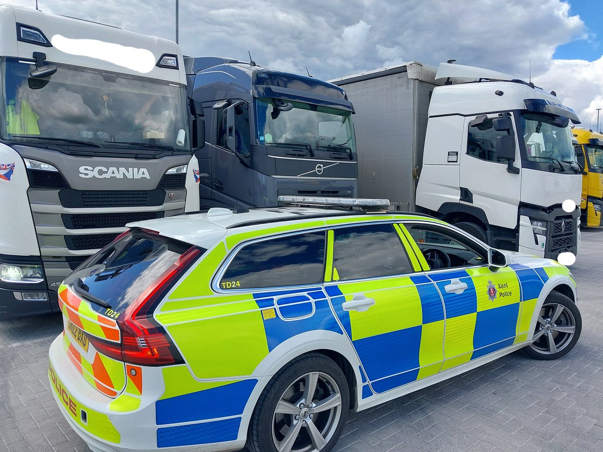 KentPoliceRoads's tweet photo. The drivers of these 3 HGVs thought it was acceptable to take their breaks on the exit slip road at junc 10a #M20
TD24 FROM #RPU1 didn't, removed from the slip and drivers issued with GFPNs #OpKindle MM https://t.co/9ls5iLynej