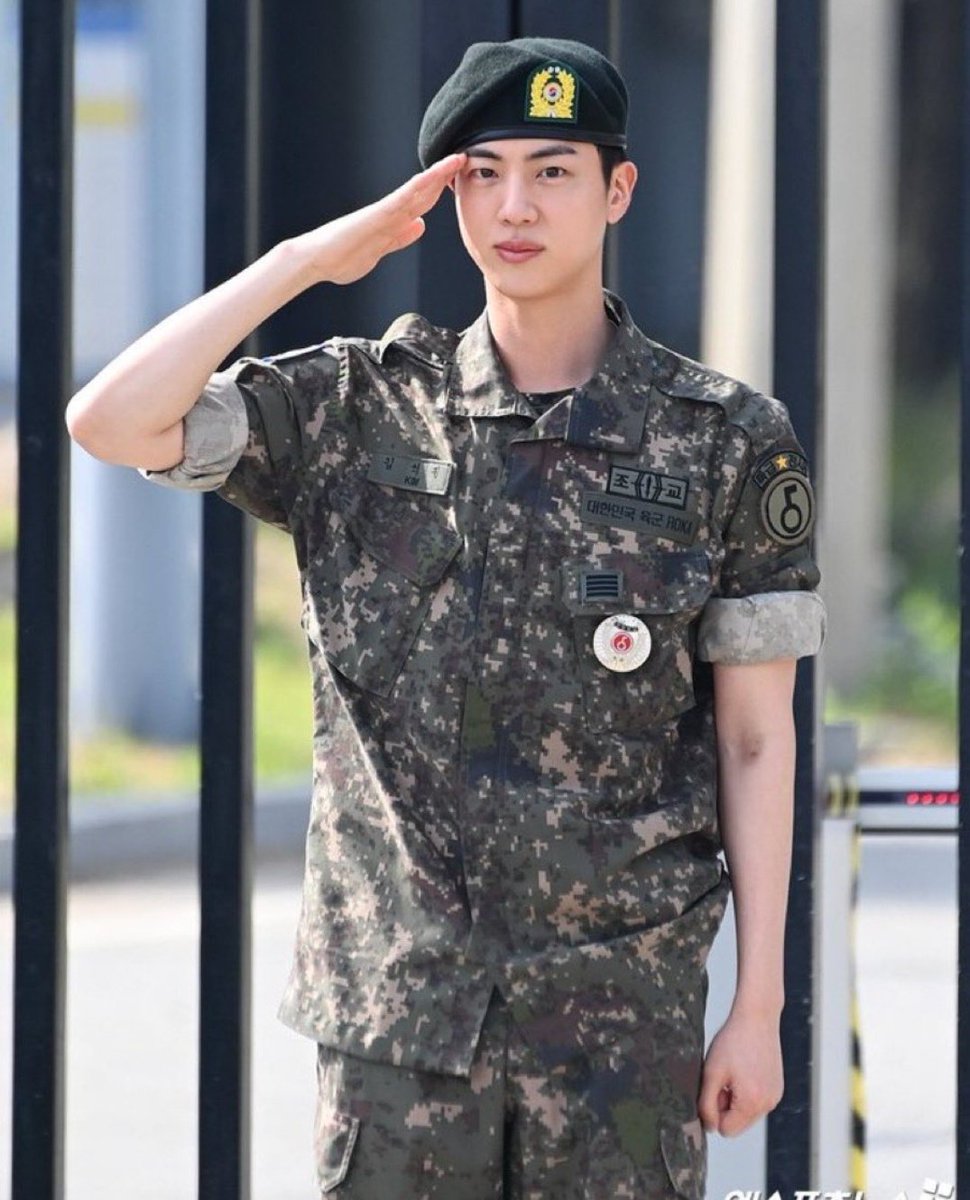 malajin_'s tweet photo. JIN IS HOME
JIN JIN JIN 
CONGRATULATIONS JIN
PROUD OF YOU JIN
WE LOVE YOU JIN 
KIM SEOKJIN IS BACK
#WelcomeBackJin
#WelcomeHomeOurAstronaut
#TheAstronautHasLanded https://t.co/GpaEwKg9aR