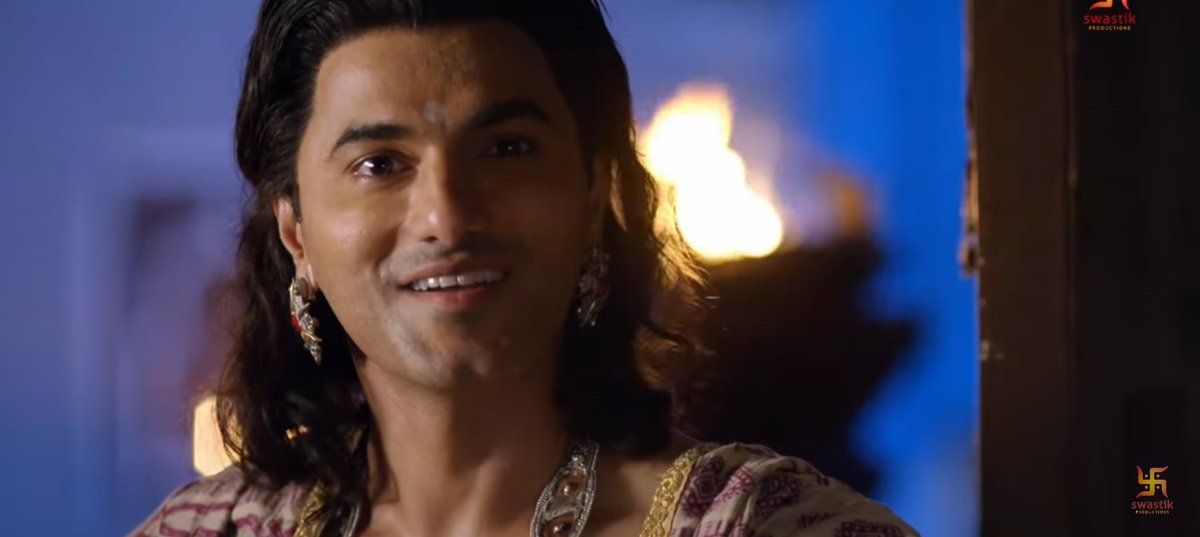 majumder_arya's tweet photo. Such a good looking man he was with a great screen presence..No doubt why he worked hard and made himself capable enough to shoulder a show later! And important supporting roles all his life with cool looks 😊 
#SiddhaanthVirSurryavanshi we love you 💞 
Best #AdhirathSushen https://t.co/G7BphaemMM