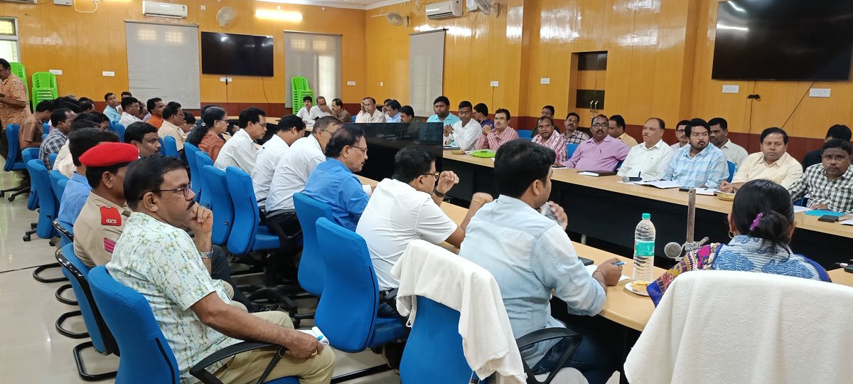 DeocSubarnapur's tweet photo. District level preparatory meeting for smooth organisation of Table Top Exercise &amp; Mock Drill-2024 held on 12.06.2024 under the Chairmanship of ADM, Subarnapur. All DLOs, BDOs, TDRs, EOs, NGOs, Pr/Sec of FSMMCs &amp; reporters were present in the meeting.
@osdmaodisha 
 @gyana_r_das https://t.co/PEozOzfLCw
