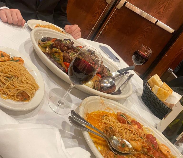 umutpea's tweet photo. Sakiz adasinda 1 euro 38 cent odedigimiz menu. Pes artik https://t.co/8hOKFO2TIV