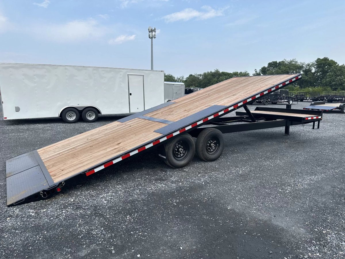 3horsestrailer's tweet image. 🚗 Ready to haul with ease? Check out our 2 Axle Tilt Trailer made of robust steel! Perfect for all your heavy-duty transport needs. Contact us now! 📞 +86 182 0405 7437 📧 sales@3horsestrailer.com #TrailerLife #HeavyDuty #TransportSolution 3horsestrailer.com/car-hauler-equ…