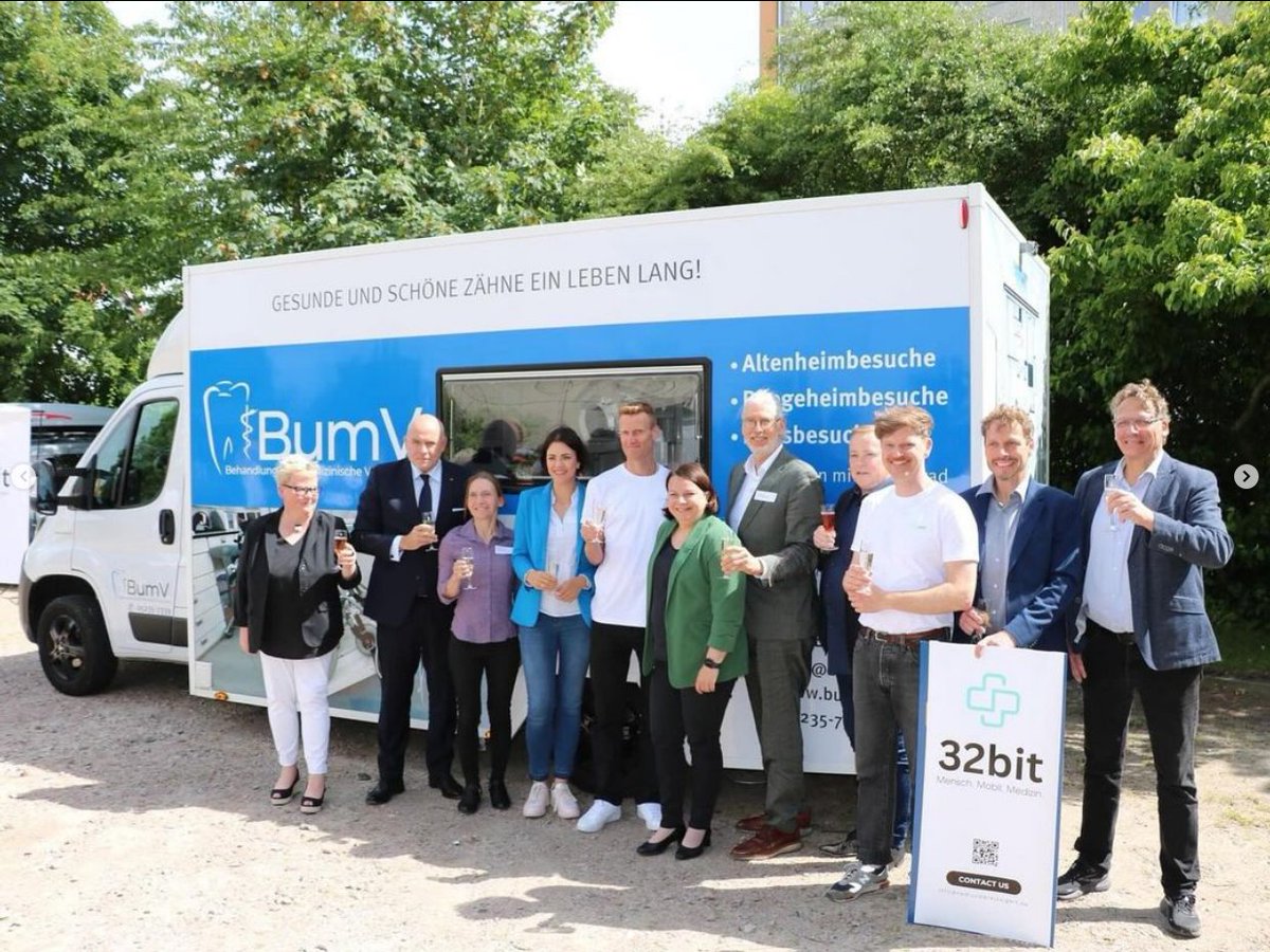 zaekmv's tweet photo. In Mecklenburg-Vorpommern ist ab sofort ein zahnmedizinisches Behandlungsmobil unterwegs. Es wurde  speziell für die Bedürfnisse von gehbehinderten und auf den Rollstuhl  angewiesene Patienten konzipiert, es soll künftig vor allem Alten- und  Pflegeheime ansteuern. https://t.co/tQDvmbYlYb
