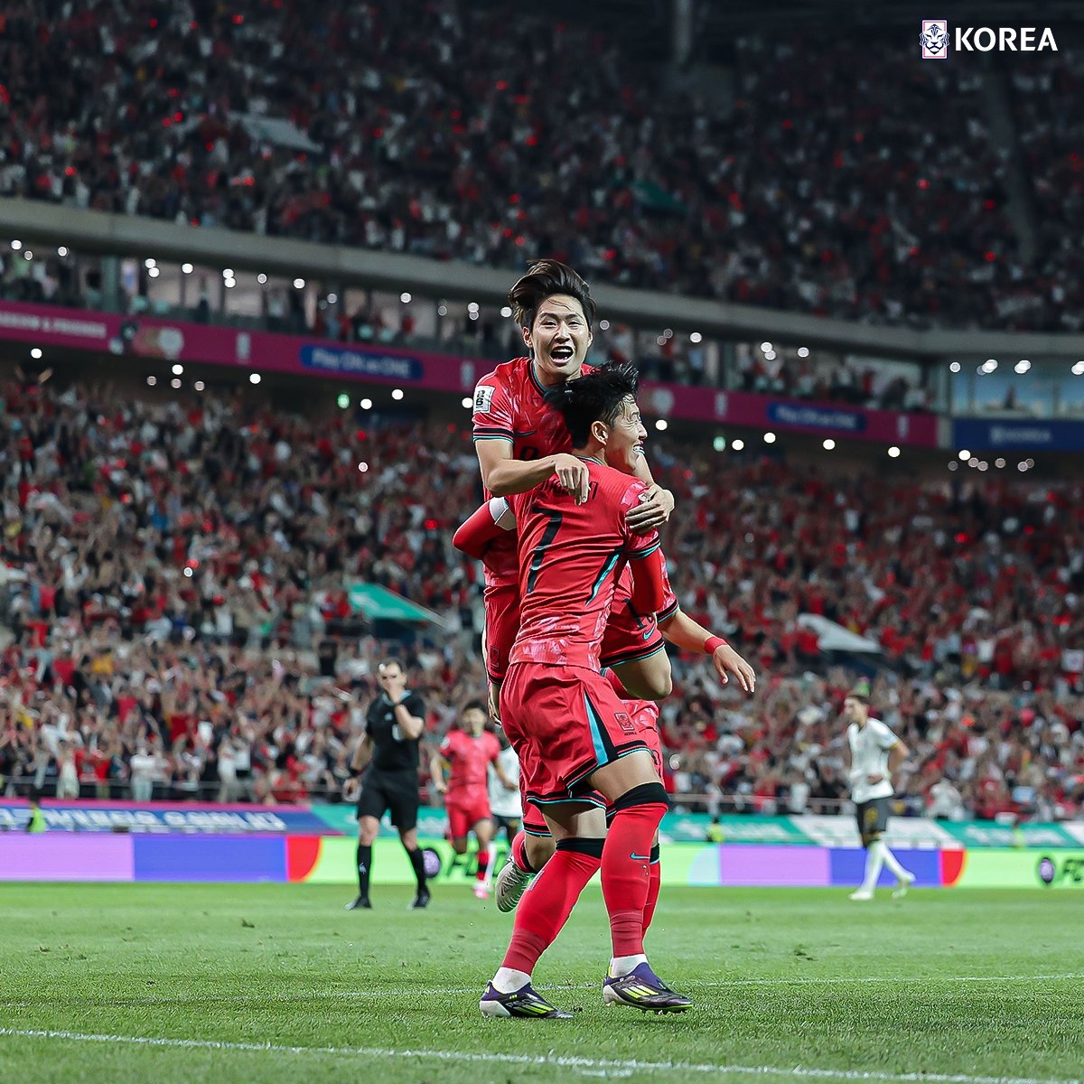 theKFA's tweet photo. [📸] 최고의 골, 최고의 함성이 공존하는 여기는 🇰🇷대한민국

✔2026 FIFA 월드컵 아시아 3차 예선 조추첨
📆 06.27(목) 16:00 🖥 추후 공지
⏰한국시간 기준 📍말레이시아

#대한민국 #축구국가대표팀 #월드컵 #2차예선 https://t.co/3doCWRMfyE