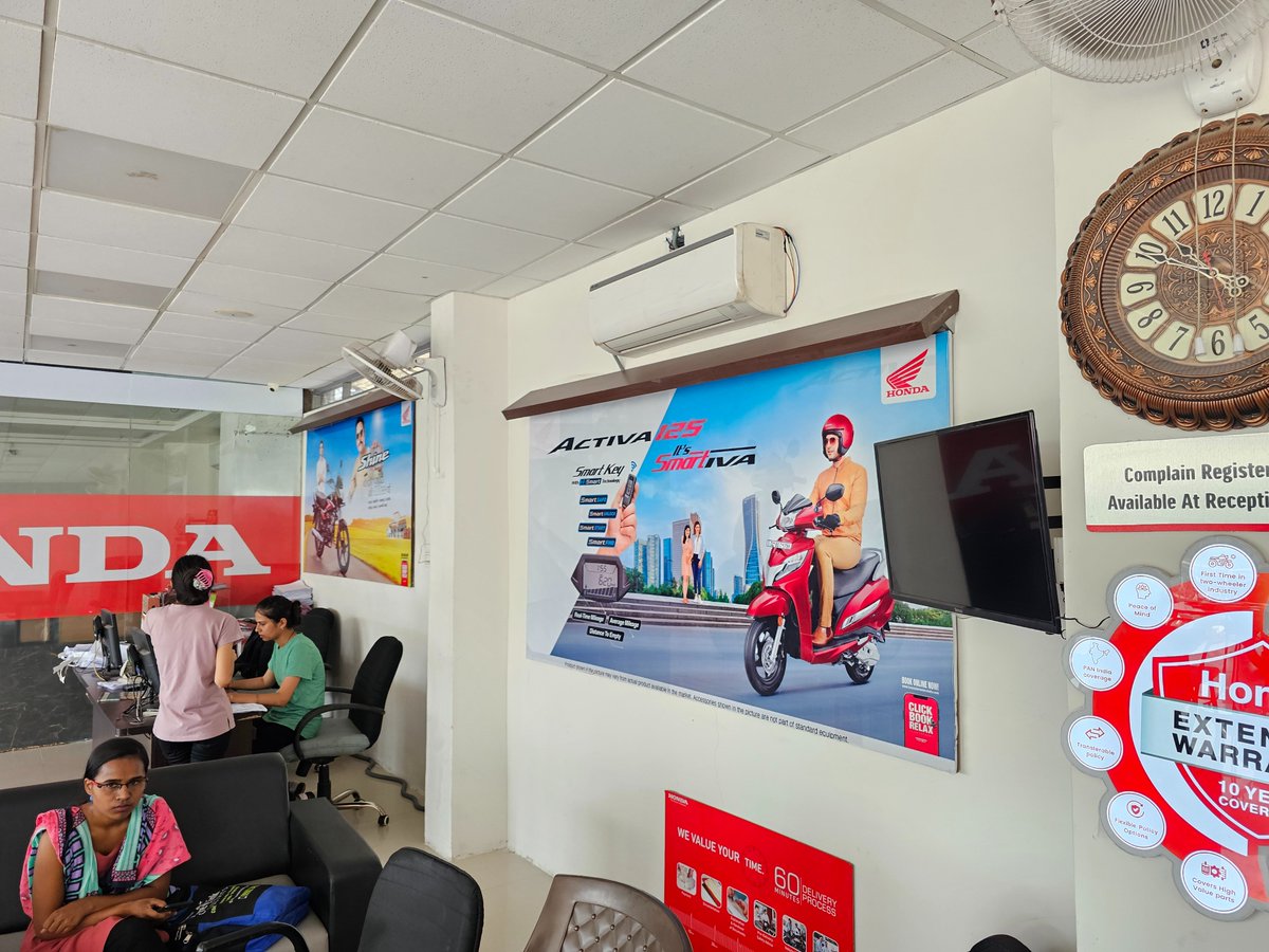 VishveshParmar's tweet photo. Another #Honda showroom, 
- A JS Honda #Nadiad,    they have decided to keep the ACs off in this summer even though many customers and staff were present . Disappointing to see how they treat the customers. https://t.co/fVAQgGDbqK