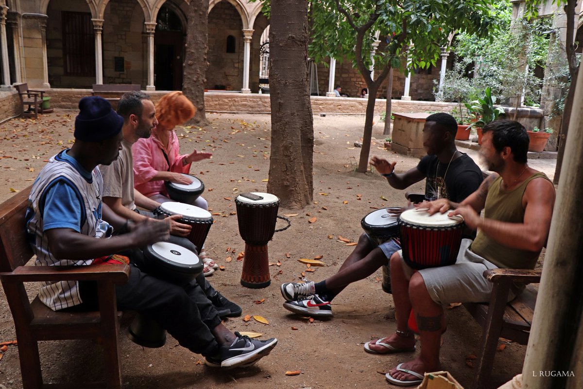 lluisrugama's tweet photo. TALLER DE PERCUSSIÓ.
@hospitalcampany
#ruguifoto #quenopatilamaquina #solidaritat #volunteriat #fotoperiodisme #Projecta2024 #hospitalcampañasantaanna #femcostura #gentvulnerada #ningudormintalcarrer #sensesostre #saludsensesostre #somdelmón #Barcelona https://t.co/NvpA86tavE
