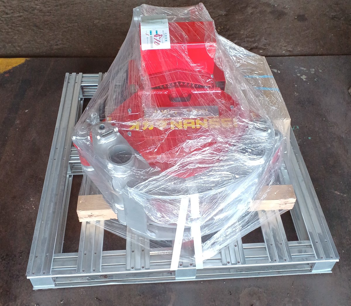 Nk_Industry's tweet photo. 木材用グラップル届きました😄 https://t.co/EK25GyLtCE