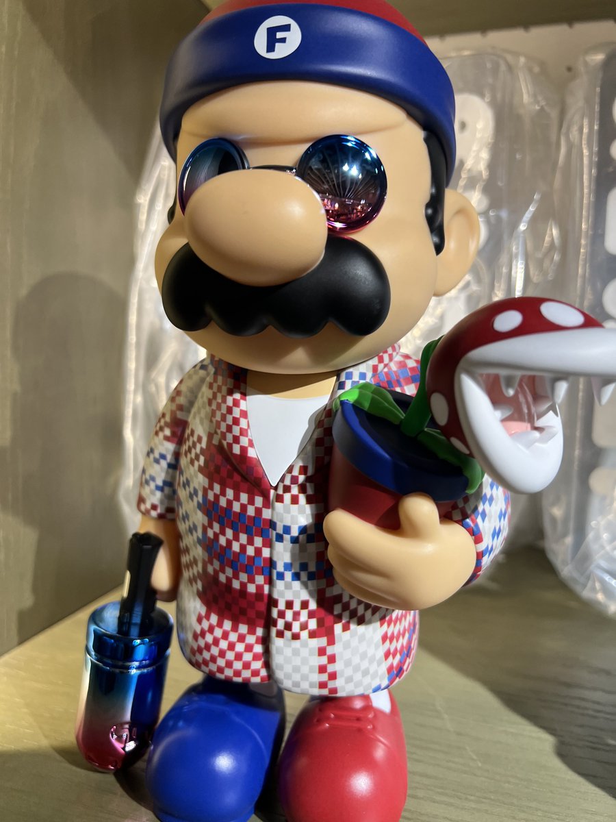 香港アーティストが作ってる映画レオンとマリオをモチーフにした