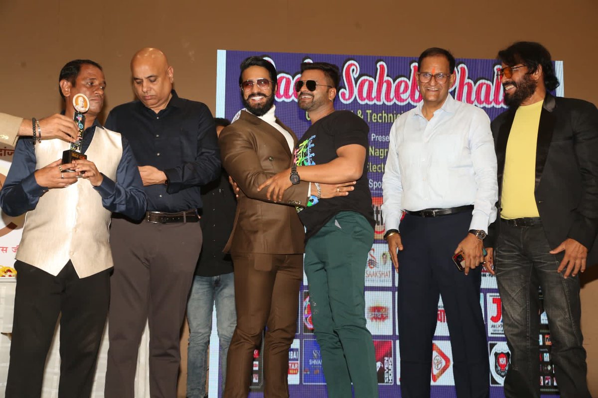 PremkumarActor2's tweet photo. Today I received the Dadasaheb Phalke Award and I am very happy
 कुछ समय पहले मुझे दादा साहब फाल्के अवार्ड के लिए नॉमिनेट किया गया था यह पल मेरे लिए बहुत खुशी का था और मुझे इंतजार ��ा कि 10 तारीख कब आएगा
 अवार्ड में शामिल होने के लिए ही मैंने अपनी सारी व्यस्तता को रद्द कर दिया था https://t.co/aWtQm6DzSl