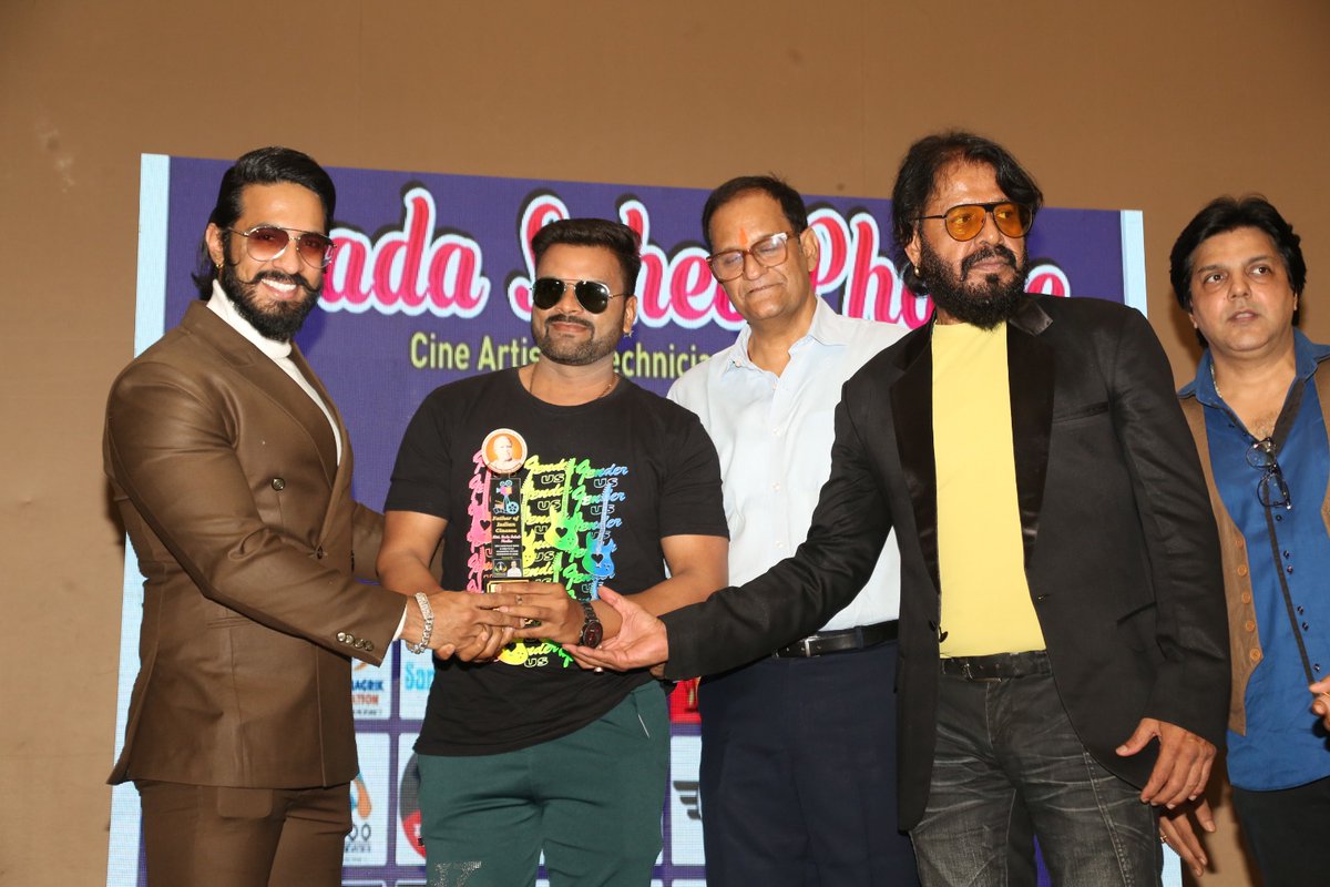 PremkumarActor2's tweet photo. Today I received the Dadasaheb Phalke Award and I am very happy
 कुछ समय पहले मुझे दादा साहब फाल्के अवार्ड के लिए नॉमिनेट किया गया था यह पल मेरे लिए बहुत खुशी का था और मुझे इंतजार ��ा कि 10 तारीख कब आएगा
 अवार्ड में शामिल होने के लिए ही मैंने अपनी सारी व्यस्तता को रद्द कर दिया था https://t.co/aWtQm6DzSl
