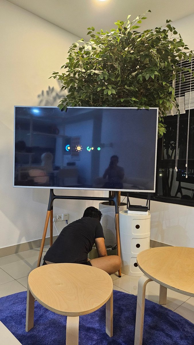 iambenfirdaus's tweet photo. Memula plan nak letak tv kat corner bawah pokok cam sejenis nak break the norm konon tpi last last letak kat position biasa je. Nanti la tuka plak. Anyway kaki tv tu dr Prism TV dorang ada jual stand ni dalam rm500 camtu- tpi kene padai la sorok kan wire cable segala tu https://t.co/F87AEwarsK
