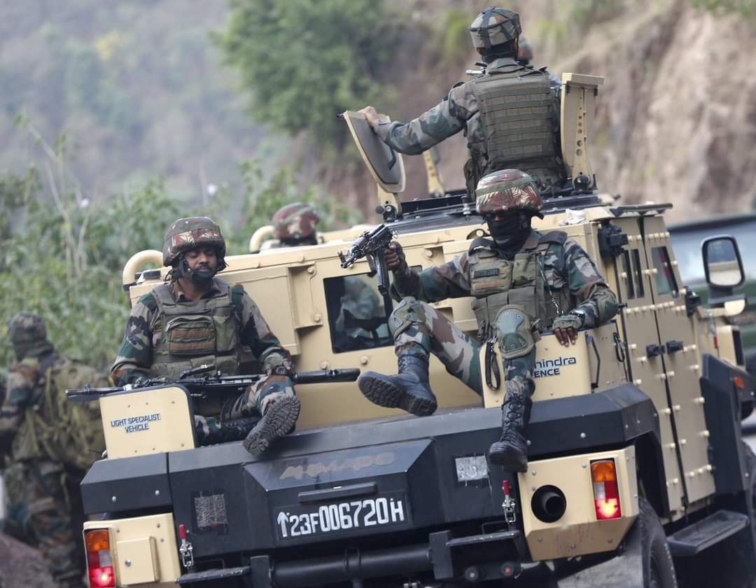 chshareefawan's tweet photo. Five Army soldiers and Special Police Officer of police were injured after a nocturnal Gunfight Broke Out between terrorists and security forces in Chattargala area or Doda district on Wednesday. https://t.co/fc2cCDze4L