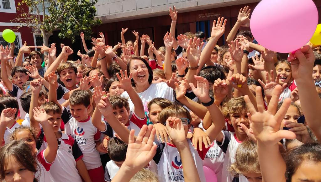 ¡Hasta siempre, Lilian!💞

Este lunes, 10 de junio, último día de su actividad laboral, alumnos, profesores, personal no docente y directivos han querido despedirla agradeciéndole la inmensa labor llevada a cabo en el Colegio Arenas.