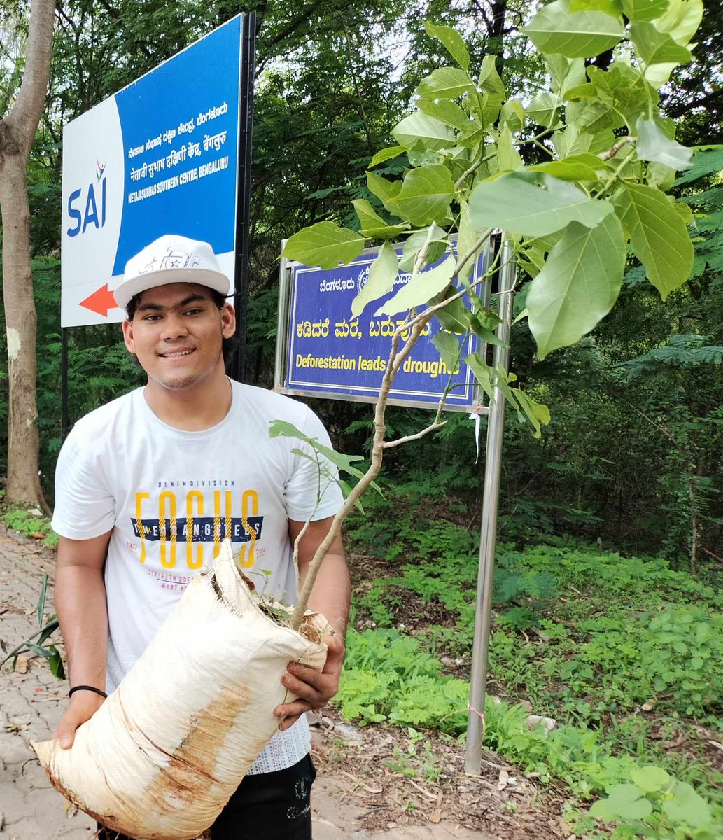 Jansewaks's tweet photo. Plantation by school  students on world environment day by @Jansewaks ,Shamdasani Foundation &amp; Sri Shankara educational trust. Initiative  on generation restoration &amp; working on climate change, info to @UNEP  @UN @UNFCCC #generationrestoration #solutionfornextgen @aranya_kfd https://t.co/VGalO179Fw