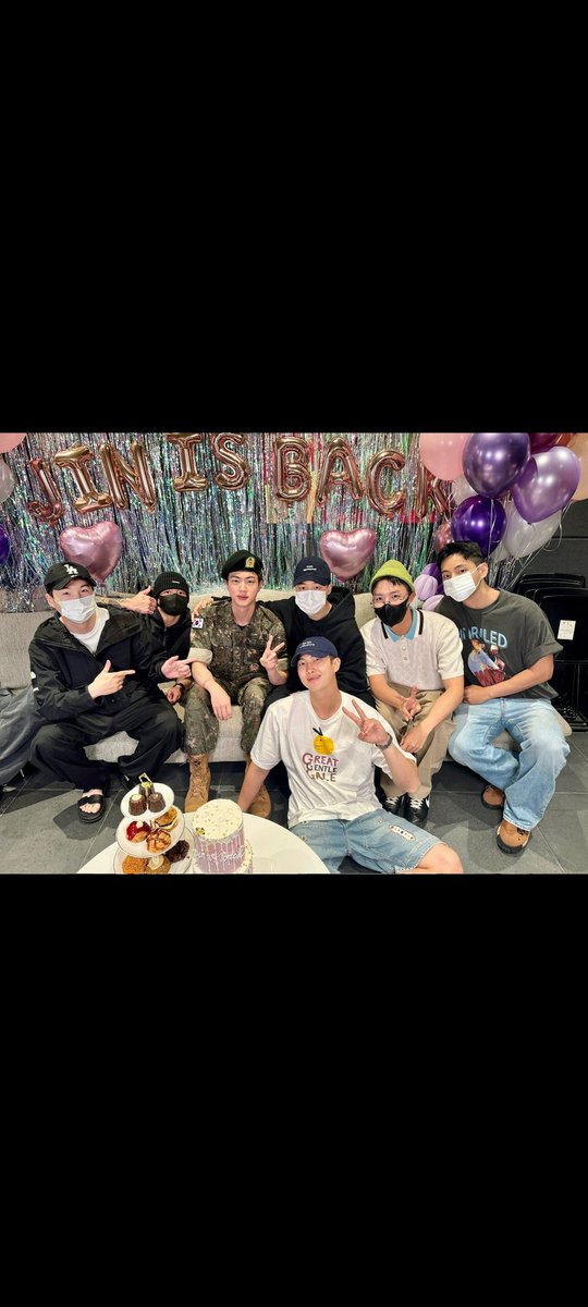 Onca bekleyişin ardından nihayet rahat bi nefes alabildik.Hepinizi tekrar bir arada ve sağlıklı görmek çok mutlu etti bizleri...Sizi görmek çokkkk güzel.💜<a href="/Bts_twt/">방탄소년단</a>