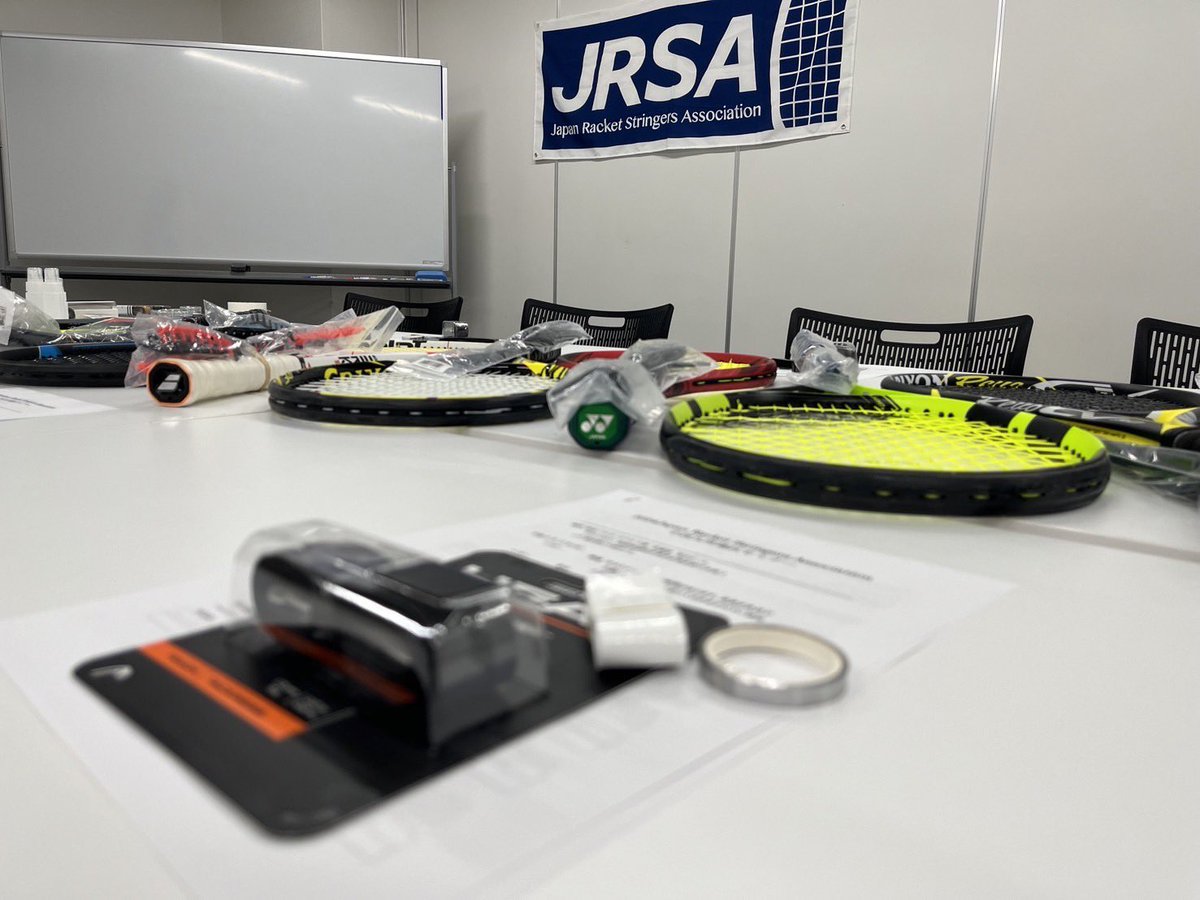 jrsa_official's tweet photo. JRSAにワークショップの季節が到来🛠️

本日は、中国・四国・九州地区の会員が一堂に会し、福岡県にて開催中です🧐

ラケットを知る…
ストリンギングのみならず、ストリンガーが学び、議論すべき事項は多岐に渡ります。

より良いサービスのため、本日もしっかり学んでいきます✏️ https://t.co/63Z44cse6z