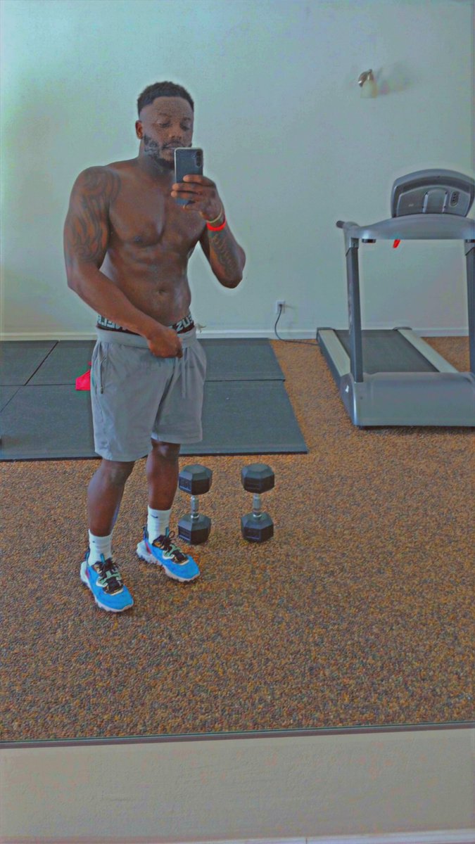 Rod_Mo1's tweet image. 🤞🏿🖤🚀#LockIn all glory to God!!!#LoadingRn.