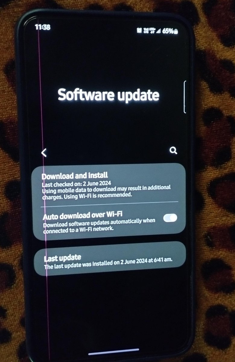 mechladan's tweet photo. Samsung Galaxy S22 got a green line, Got One ui 6.1 update and along with that i got a line also, phone with no physical damages or any other issues. One UI 6.1 is feature packed with AI and Green line, Hat's off @SamsungIndia
What should we do 😮...
@SamsungMobile 
#greenline https://t.co/yiJ8uQGMSi