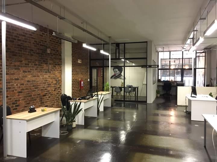 KasiEconomy's tweet photo. Johustleburg is a Entrepreneurial Hub located in Maboneng

The space is FREE for all entrepreneurs 

It comes with: 

- Free Wifi

- Free landline (for calls)

- Free Transportation to meetings 

- Free boardrooms 

- Free Coffee

- A fridge to store your food

- A kitchen to make your food so you don't have to spend money on buying for from restaurants 

- Open 12 hours a day and overnight up on request