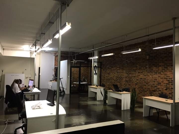 KasiEconomy's tweet photo. Johustleburg is a Entrepreneurial Hub located in Maboneng

The space is FREE for all entrepreneurs 

It comes with: 

- Free Wifi

- Free landline (for calls)

- Free Transportation to meetings 

- Free boardrooms 

- Free Coffee

- A fridge to store your food

- A kitchen to make your food so you don't have to spend money on buying for from restaurants 

- Open 12 hours a day and overnight up on request