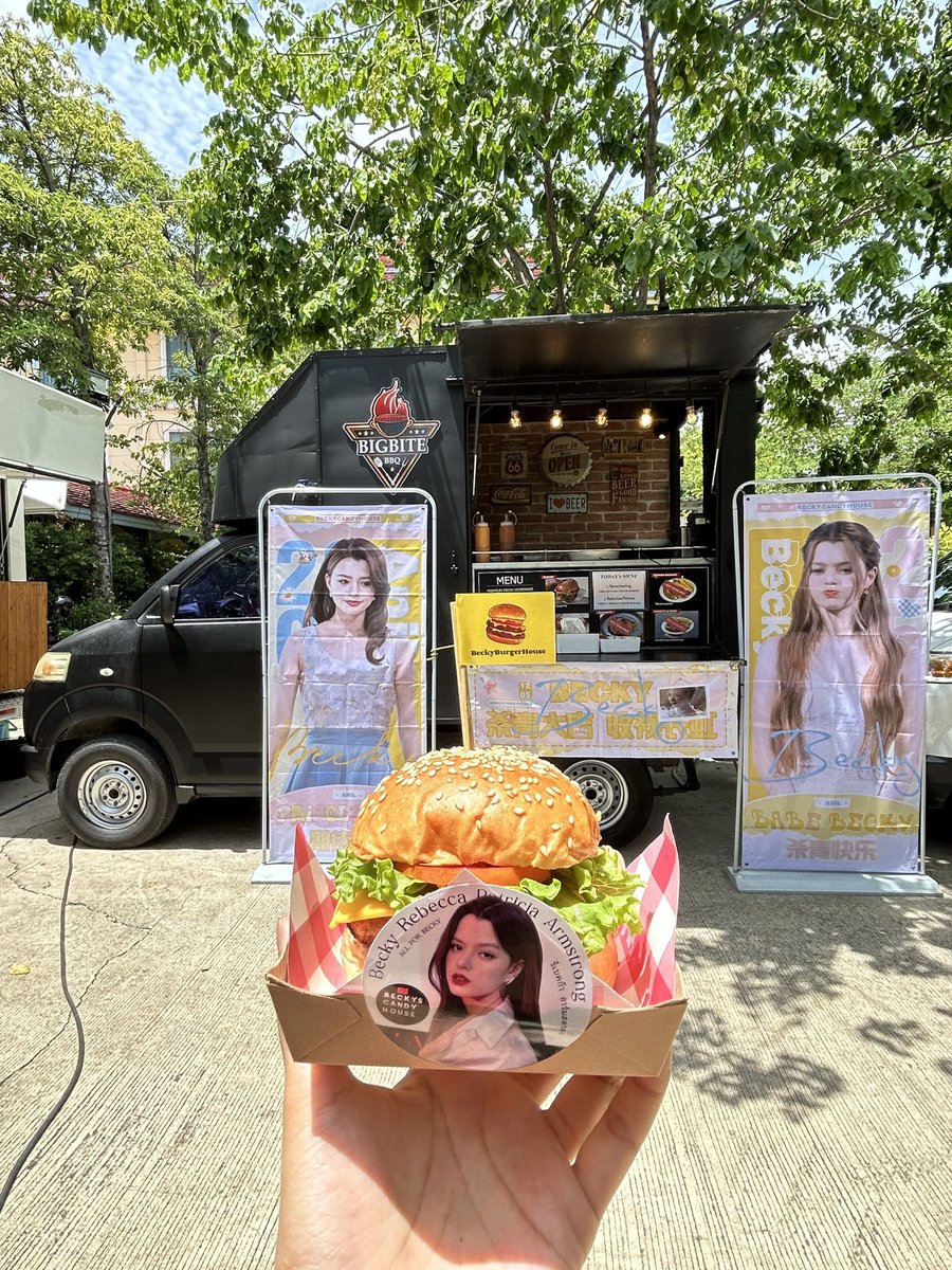 bigbitehouse's tweet image. Food support K. @AngelssBecky  🥰💕 ณ วันปิดกล้อง #theloyalpin #ปิ่นภักดิ์ 🎬
🚩 Supported by BeckyCandyHouse
🙏🏼 #BigBiteCatering ขอบคุณที่ใช้บริการ 

#foodtruckthailand #foodsupportthailand #ยูริ #ปิ่นภักดิ์ปิดกล้องแล้วจ้า #freenbecky #beckyarmstrong #beckysangels #ฟรีนเบค