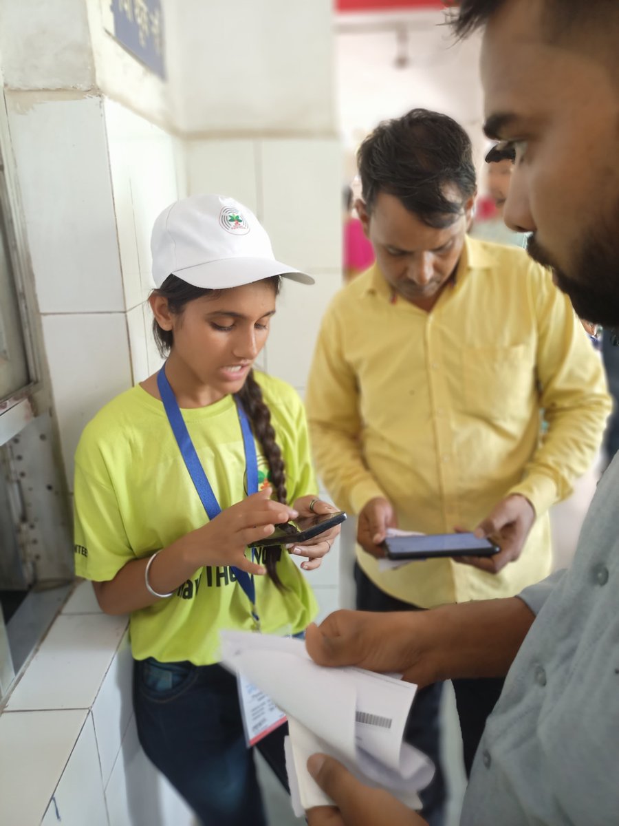 AyushmanNHA's tweet photo. Glimpses of ABHA-NSS volunteers helping patients in creating ABHA and facilitating quick OPD registration through ABHA based #ScanandShare at MMG District Hospital, Ghaziabad.

@_NSSIndia #ABDM #AyushmanBharat #digitalhealth https://t.co/zykx2AvdUg
