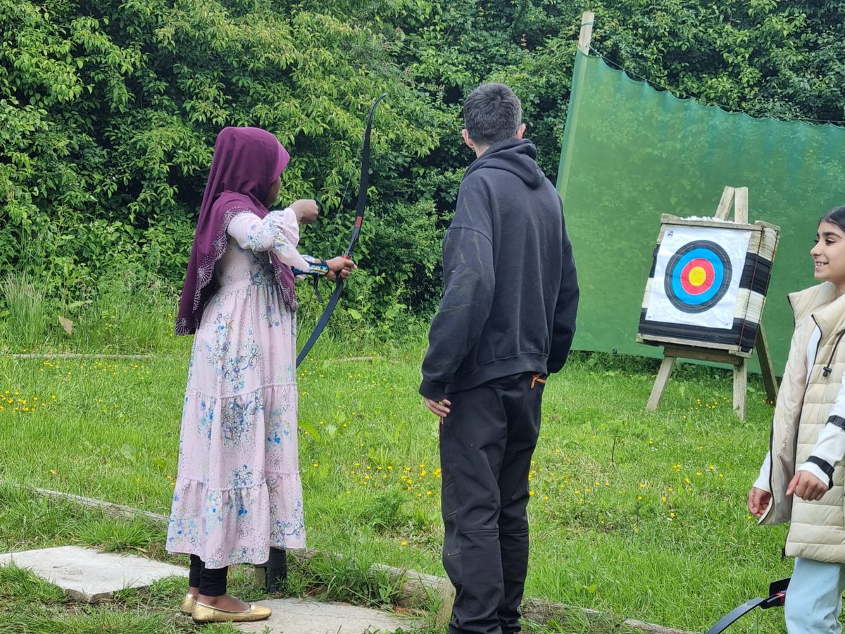 IramFaz's tweet photo. Day 1 of y6 #residential @YHAChester
#makingmemories #friends #socialtime #skills #archery
@FevershamSchool
@AETAcademies @chrisdysonHT https://t.co/n85fIehG6F