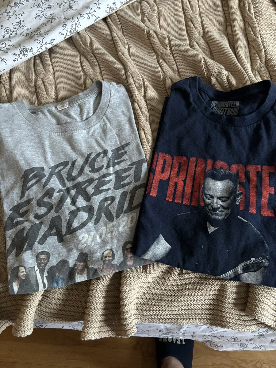 SerranoAlfonso's tweet photo. Día de decisiones muy importantes. A ver…
⚫️La camiseta del último concierto en Madrid (2016)
⚫️La del último concierto en España (Barcelona abril 2023)
Difícil decisión para esta noche 😉
#SpringsteenEnMadrid @springsteen
💪 https://t.co/MG5ub6acsy