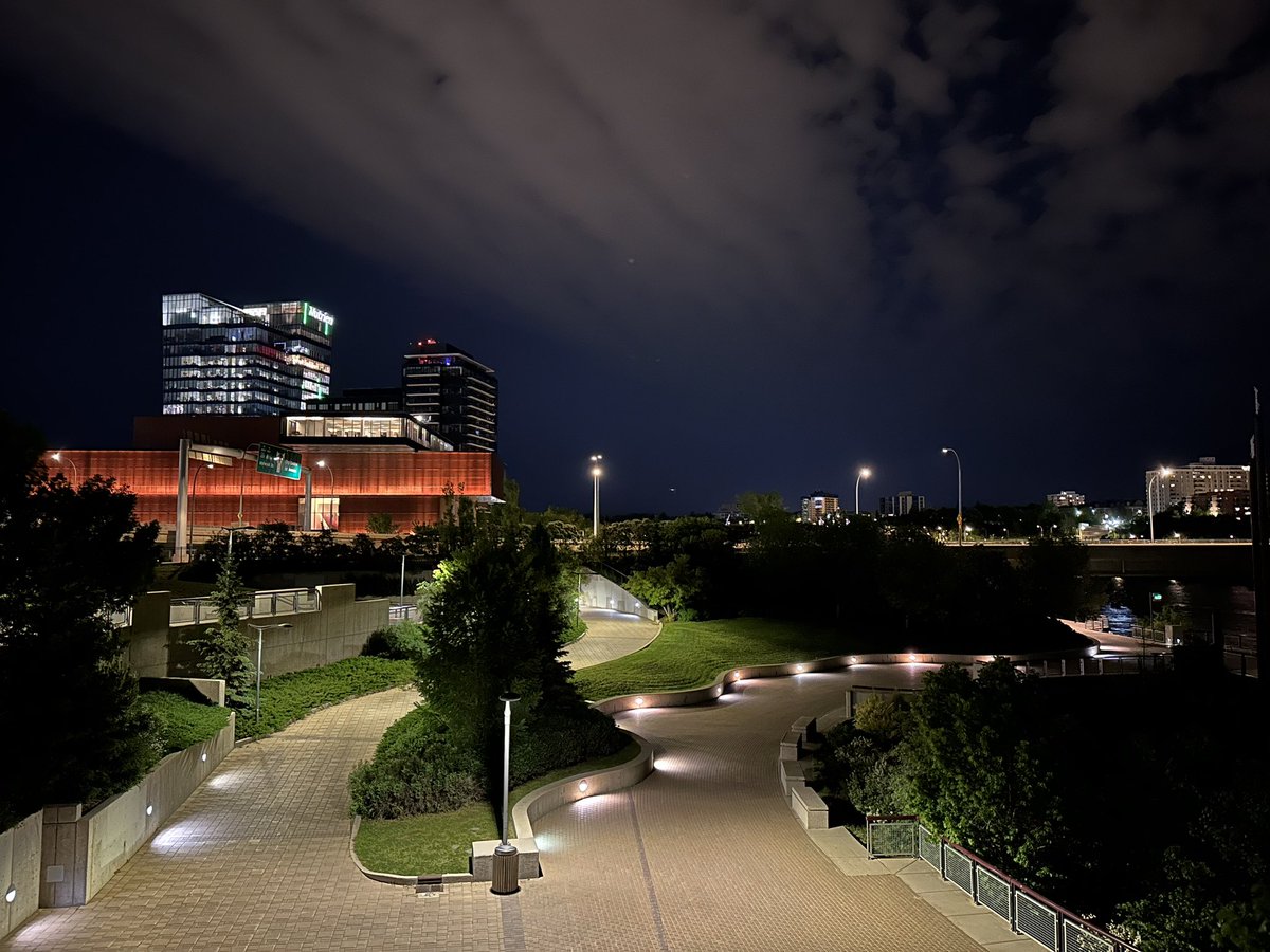 Midnight run in Saskatoon with excellent views <a href="/CAEPConference/">#CAEP26 Winnipeg</a>, these views are amazing 🤩 #caep24