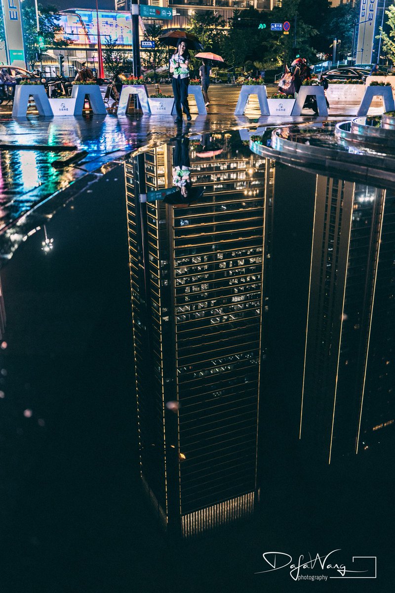 wulala1911's tweet photo. 杭州市未来科技城的雨夜街景 https://t.co/lm6IzVvP9K