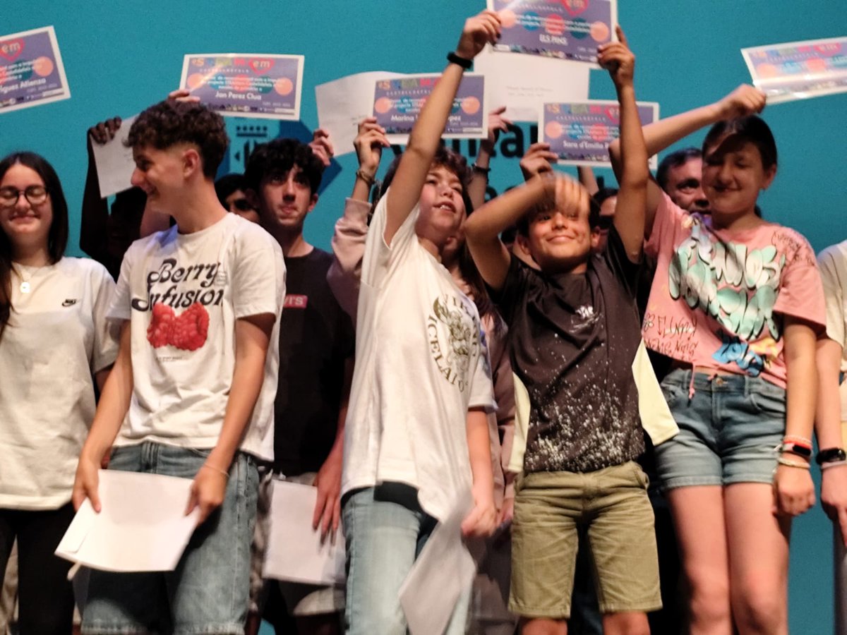 Ahir l'alumnat de #4PRI va participar a la ll Fira #SteamemCastelldefels organitzada pel <a href="/secastelldefels/">SE Castelldefels</a> <a href="/AjCastelldefels/">Ajuntament de Castelldefels</a>
Primer van mostrar les activitats fetes a la fira de projectes i després van explicar l'experiència viscuda durant el projecte al #TeatrePlaza @teatreplaza