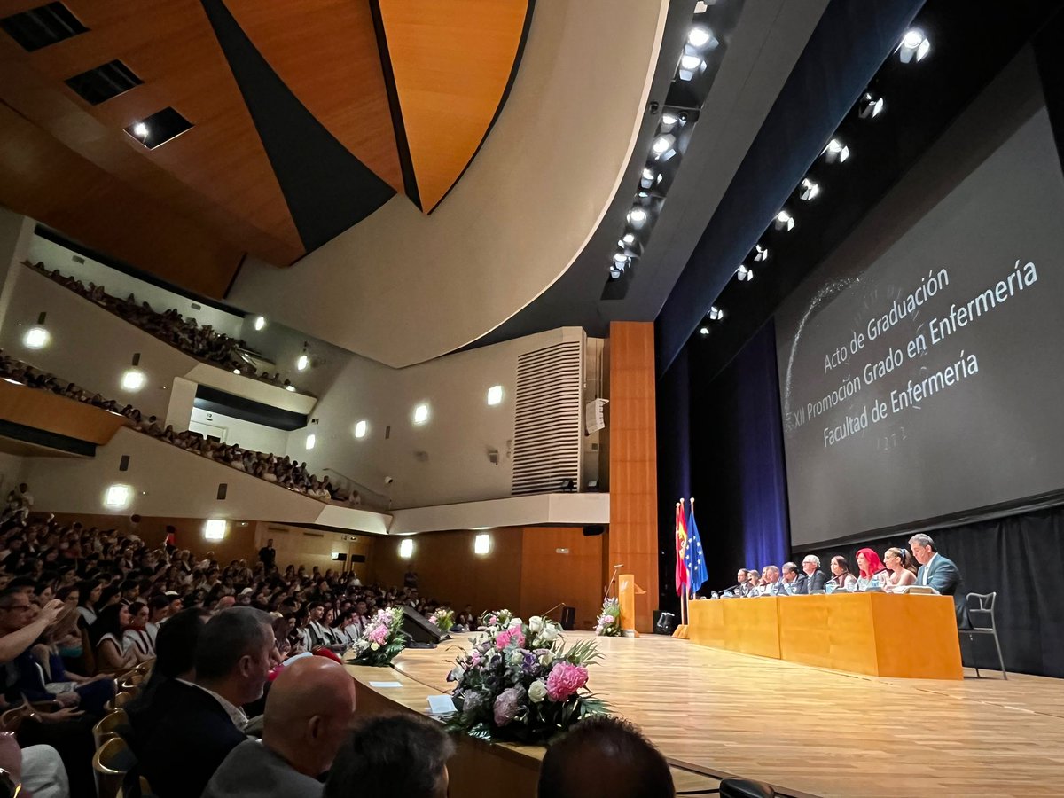 coemur's tweet photo. Ayer asistimos a la graduación de la XII Promoción del Grado de Enfermería de la Universidad de Murcia, un acto entrañable y emotivo con el que damos la bienvenida a las nuevas enfermeras y enfermeros. ¡Felicidades, lo habéis conseguido! https://t.co/ohSKbR5Q2z