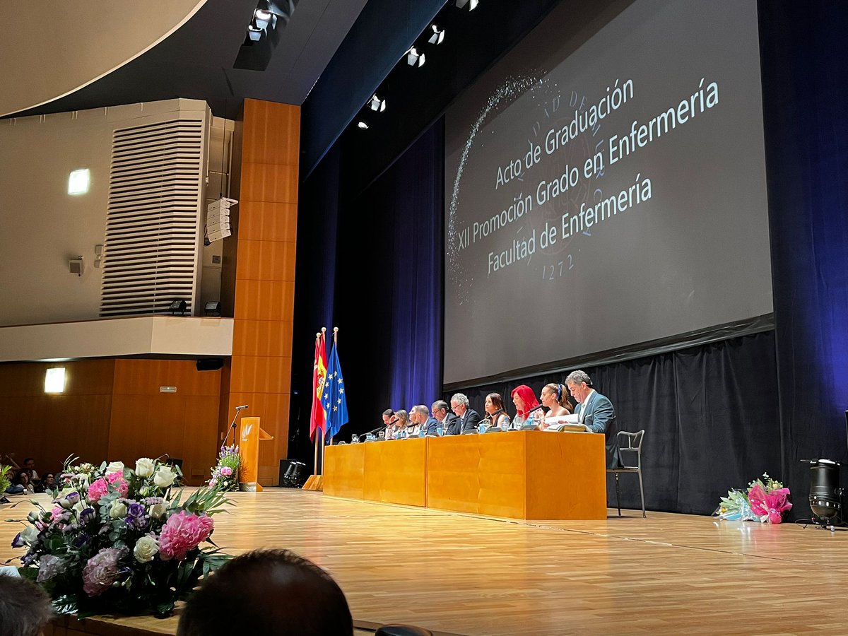 Ayer asistimos a la graduación de la XII Promoción del Grado de Enfermería de la Universidad de Murcia, un acto entrañable y emotivo con el que damos la bienvenida a las nuevas enfermeras y enfermeros. ¡Felicidades, lo habéis conseguido!