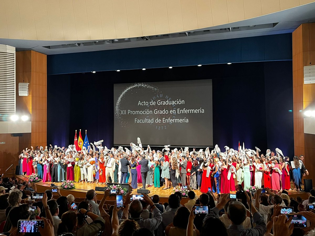 coemur's tweet photo. Ayer asistimos a la graduación de la XII Promoción del Grado de Enfermería de la Universidad de Murcia, un acto entrañable y emotivo con el que damos la bienvenida a las nuevas enfermeras y enfermeros. ¡Felicidades, lo habéis conseguido! https://t.co/ohSKbR5Q2z