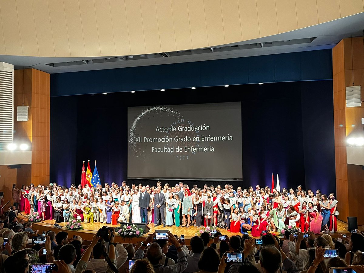 coemur's tweet photo. Ayer asistimos a la graduación de la XII Promoción del Grado de Enfermería de la Universidad de Murcia, un acto entrañable y emotivo con el que damos la bienvenida a las nuevas enfermeras y enfermeros. ¡Felicidades, lo habéis conseguido! https://t.co/ohSKbR5Q2z