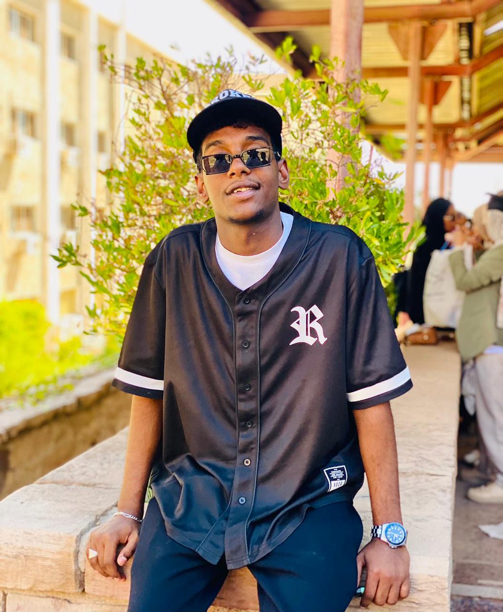 s7so_o's tweet photo. officially i'm graduated 👨🏾‍🎓💯 https://t.co/I8HKqE9skD