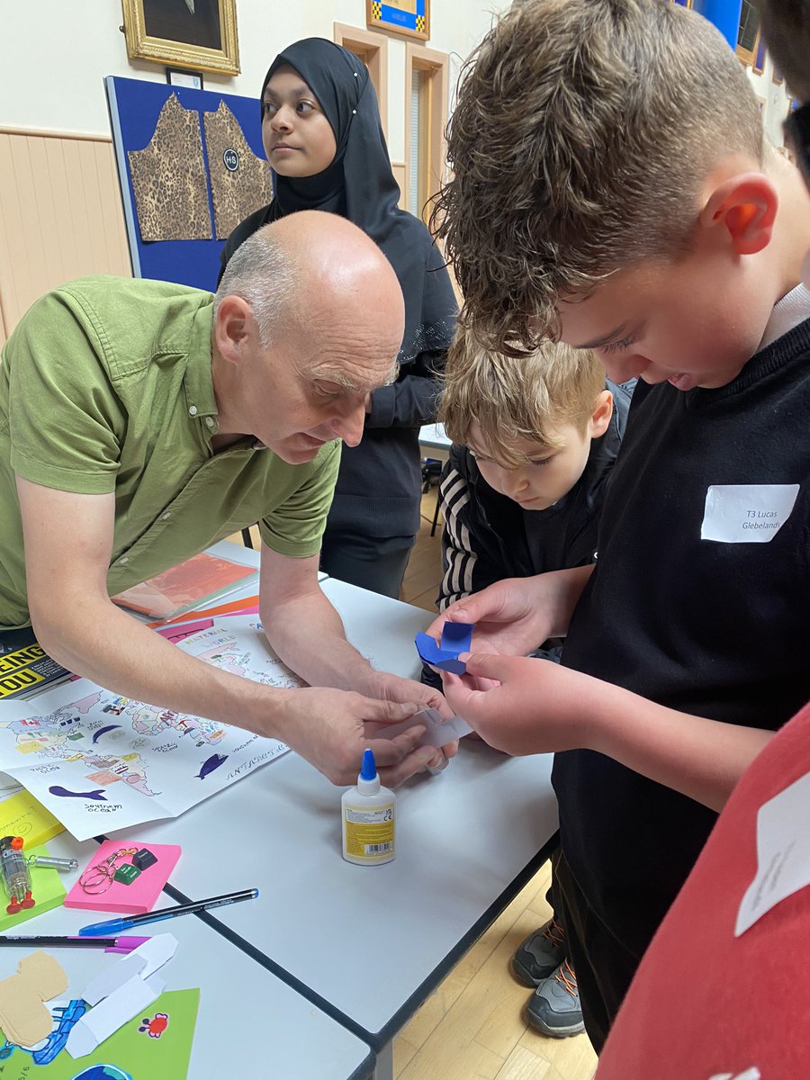 StobswellSTEM's tweet photo. @neondigital always plan such engaging activities for our pupils. Thanks for coming along https://t.co/maQuu8OwJQ