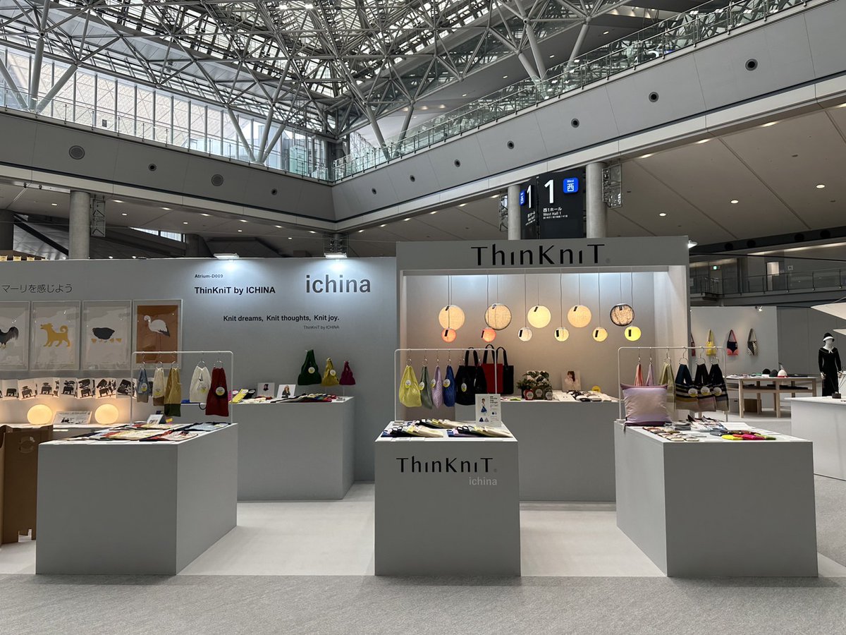 ichina_tebukuro's tweet photo. 本日から開催の #インテリアライフスタイル2024
に弊社ブランド #ThinKniT(シンクニット)を出展しています✨会場にお越しの方は是非ブースにお立ち寄りください!
会期:6月12日(水)~14日(金)
時間:10:00~18:00
場所:東京ビッグサイト 西ホール+アトリウム https://t.co/9KWi2BJ81k