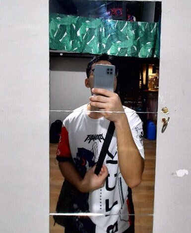 HenyoRhyle25's tweet photo. Just got home from Barber shop. Miss ko na agad long hair ko😢😂

#newhaircut
#newlovelife https://t.co/XG9o0rshZw