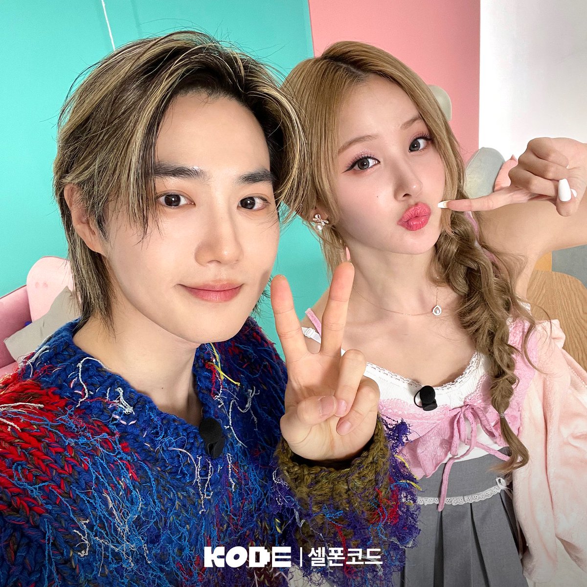 findyourKODE's tweet photo. 다같이 치-즈✌️🧀
정신 못 차리게 만드는 두 공쥬들의
美친 입담과 눈부신 美모✨

오랫동안 좋아한 최애 수호를 만난
성덕 벨의 찐반응! 아직 못 봤다면?👀
👉 https://t.co/vsxXb3heap https://t.co/d923XiDoeT